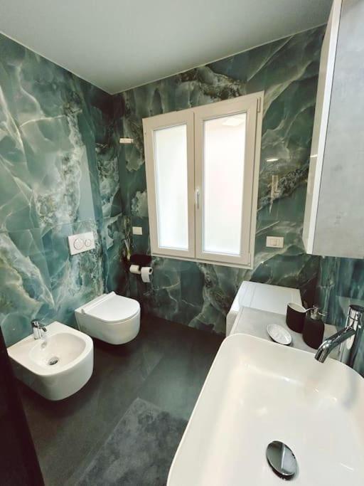 Dolcevita Apartment โกโม ภายนอก รูปภาพ