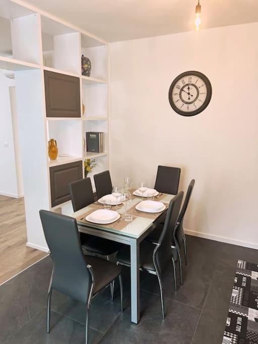 Dolcevita Apartment โกโม ภายนอก รูปภาพ